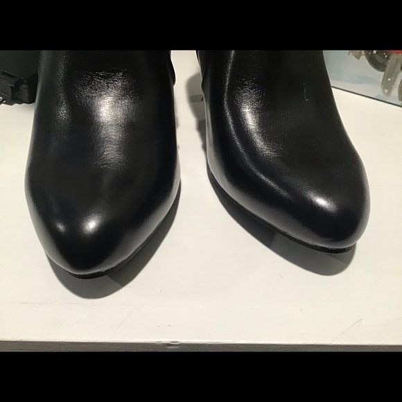 Women’s mid calf boot by Madeline Sz 8.5 W black - Picture 3 of 5